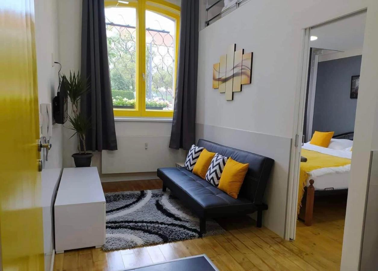 Lyly Apartment - Modern Apartment With Free Parking Prag Eksteriør billede