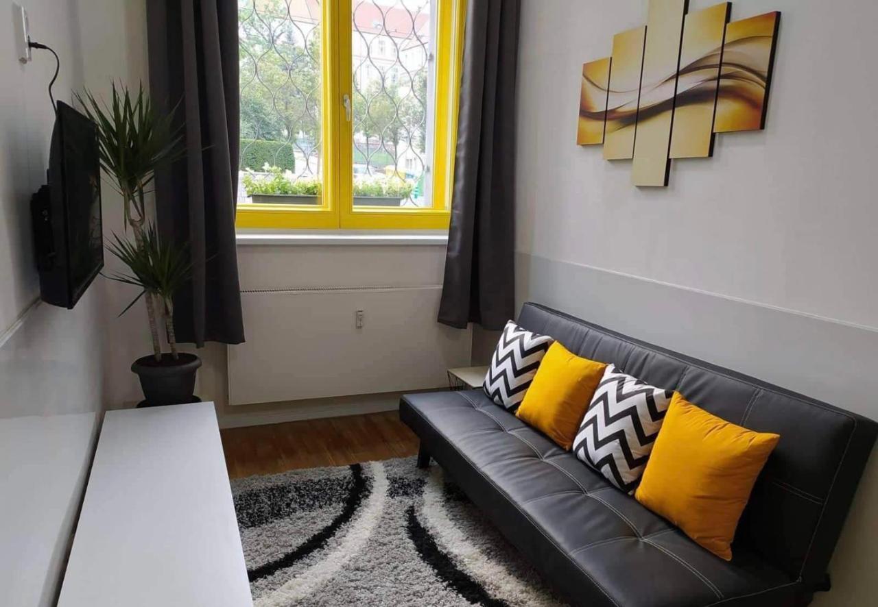 Lyly Apartment - Modern Apartment With Free Parking Prag Eksteriør billede